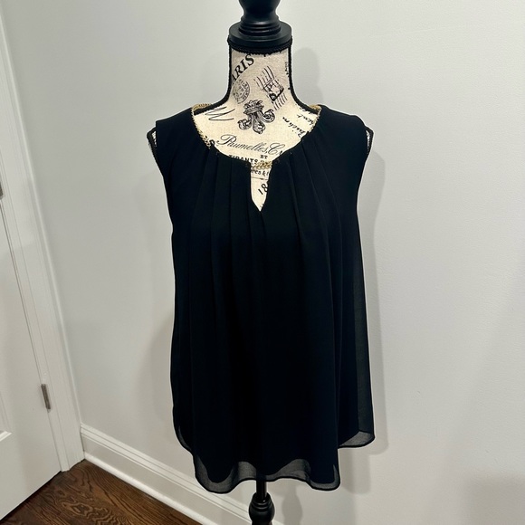 Calvin Klein Sleeveless Pleated Top with Chain (black with gold chain) XL - Picture 2 of 5
